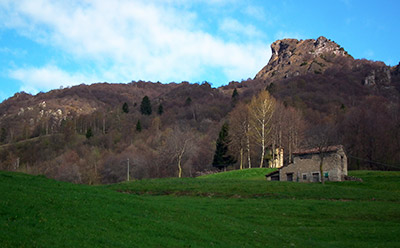 CORNO ZUCCONE (1458 m.) , guardiano della Val Taleggio (17 aprile 2012)  - FOTOGALLERY