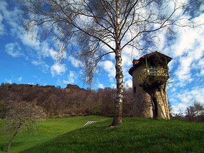 CORNO ZUCCONE (1458 m.) , guardiano della Val Taleggio (17 aprile 2012)  - FOTOGALLERY
