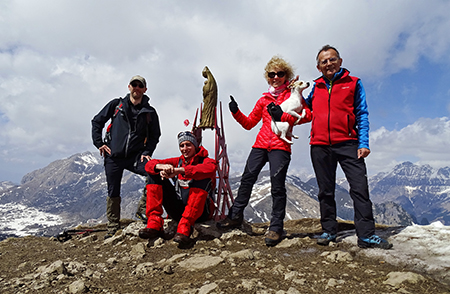 Da Avolasio ai Piani d’Artavaggio con anello Sodadura (2010 m)– Cima di Piazzo (2057 m) il 10 aprile 2016 - FOTOGALLERY