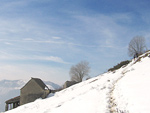 Salita tra i prati del Cuel innevati
