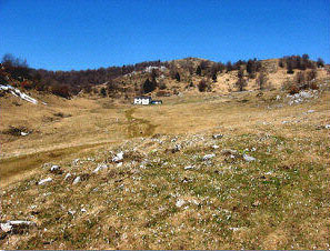 L'amena conca prativa della Baita di Foppa Lunga (1506 m)