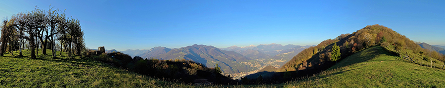 Dai Prati Parini panorama verso la conca di Zogno al tramonto