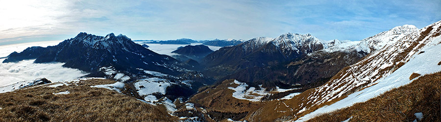 Panoramica dalla cresta Grem sulla conca di Oltre il colle