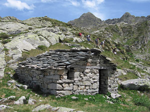 Escursionisti delle 'Stelle Alpine' di Monza di ritorno da Cima Cadelle