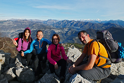 Sul Monte Linzone (1392 m), balcone panoramico su colli e pianura da un lato e verso valli e monti dall'altro il 3 gennaio 2015- FOTOGALLERY
