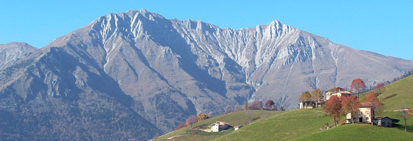 Oltre il Colle dominato dallle cime del vesante nord del Monte Alben