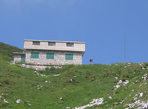 Il Bivacco Palazzi a quota 2002, dopo 3 ore di salita da Zorzone