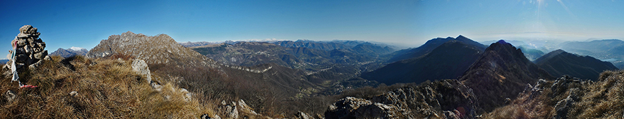 In vetta alla Corna Camozzera (1452 m)