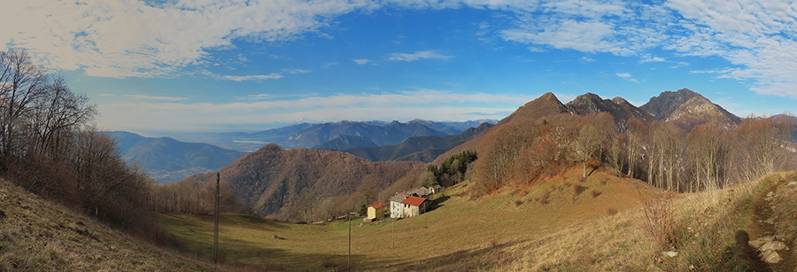 Sul sent.571 al Pertusino con vista sul Monte Ocone
