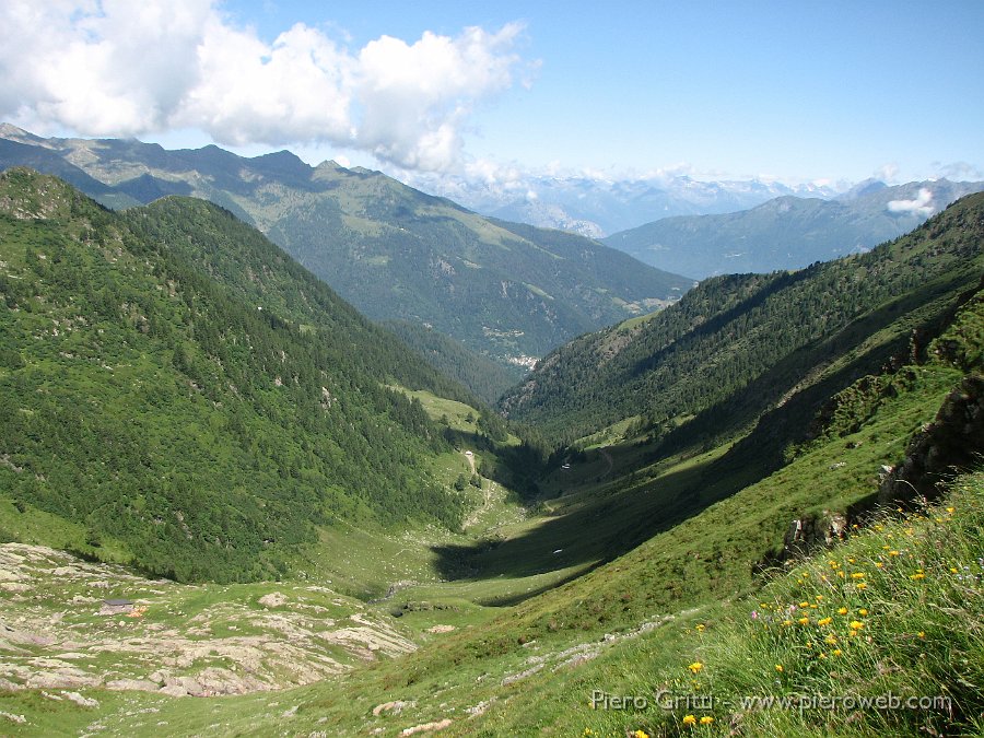 IMG_1007.JPG - La Valle Bomino verso la Val Gerola e la Valtellina