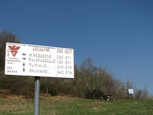 Al passo del Pallio si passa al CAI 571 (17 DOL)
