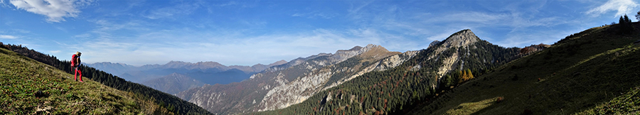 Salendo sul sentiero 121 verso il Forcolino di Torcola 