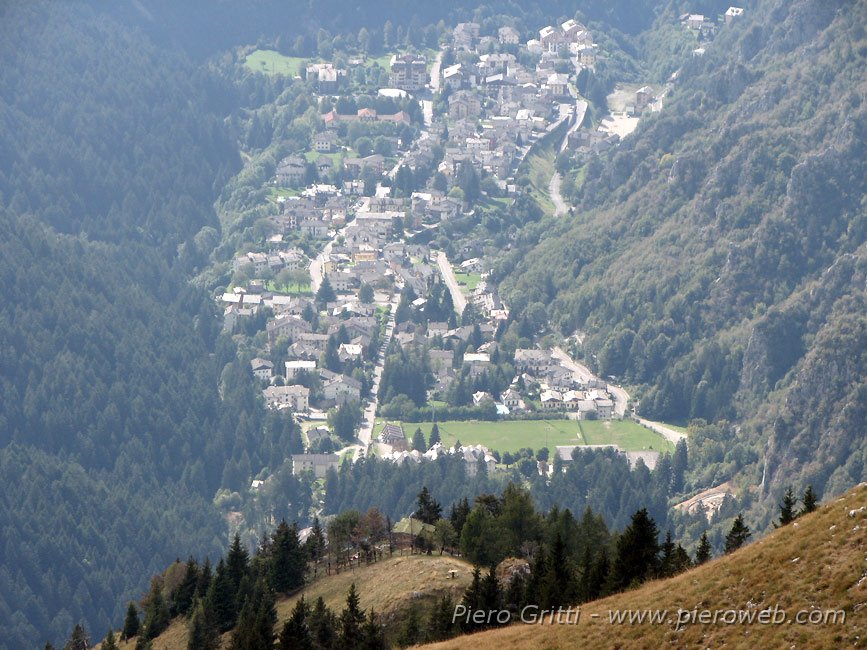 23_piazzatorre_capanno.jpg - 27 - Dal sentiero per cima Monte Secco zoom sul capanno sottostante e Piazzatorre
