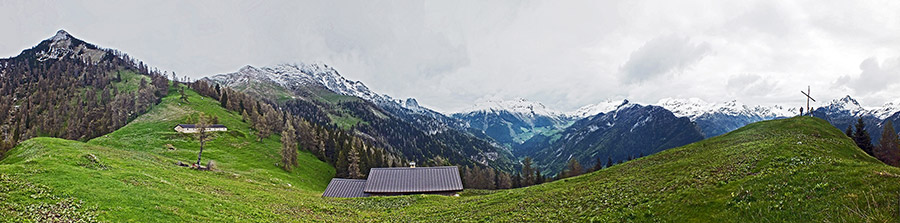 Monte Colle con la sua casera (1750-1730 m.)