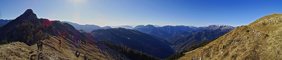 Al Passo di Monte Colle (1938 m) vista sulla valle di Piazzatorre