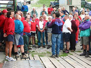 Il Coro 'Fior di monte' di Zogno ha allietato la festa con canti di montagna