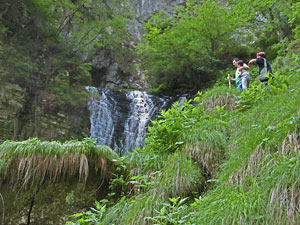 Ripida salita alla sorgente-caverna dell'Enna