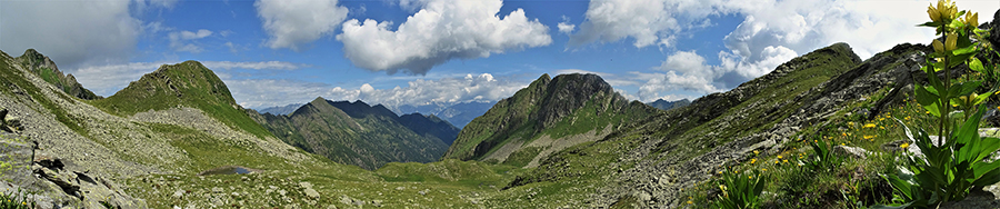 Vista panoramica salendo dal Passo di Budria al Monte Tartano
