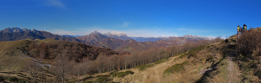 In salita allo Zuc di Valmana dal versante nord ampia vista panoramica