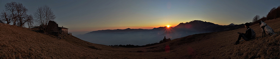 Splendido tramonto ai Tre Faggi verso Corna Camozzera e Resegone