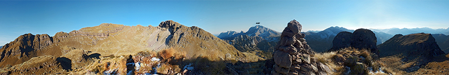 Dalla vetta più alta dei Tre Pizzi (2167 m)