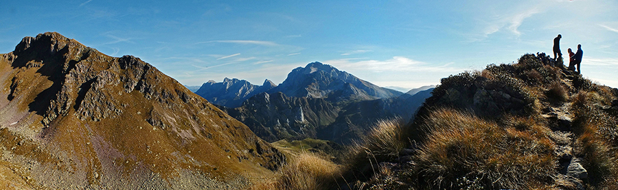 Dalla cima del più alto dei Tre Pizzi vista verso l'Arera