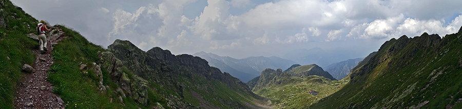 Quasi in vetta ...vista sulla valle tra Spondone di Campo e Pietra Quadra