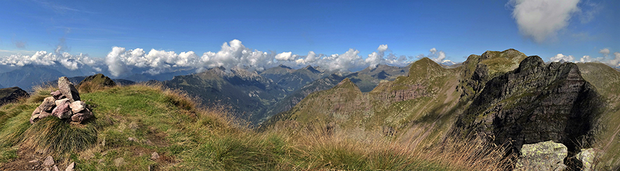 Sulla cima del Pietra Quadra (2356 m)