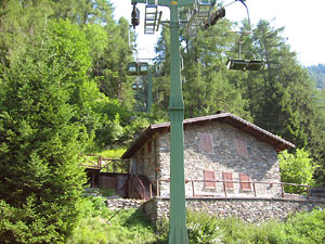 Il tratto centrale della seggiovia di Val Carisole