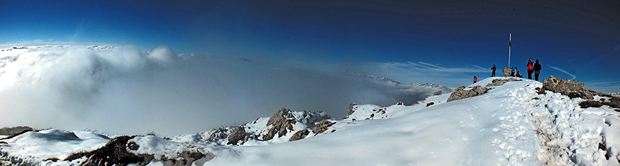In vetta al Monte Venturosa (1999 m)