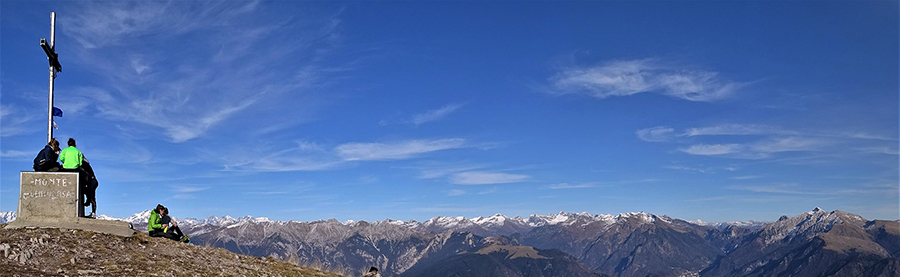 Alla croce di vetta dell Venturosa (1999 m)