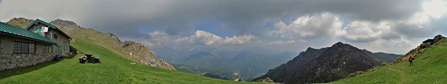Il verde pianoro della Baita Venturoda (del Giacom) - 1834 m