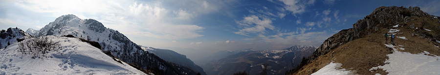 Sul sentiero 136 risalendo dal Passo di Grialeggio al Monte Venturosa