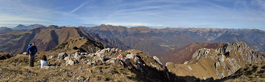 Vista panoramica dalla vetta del Venturosa a nord-ovest
