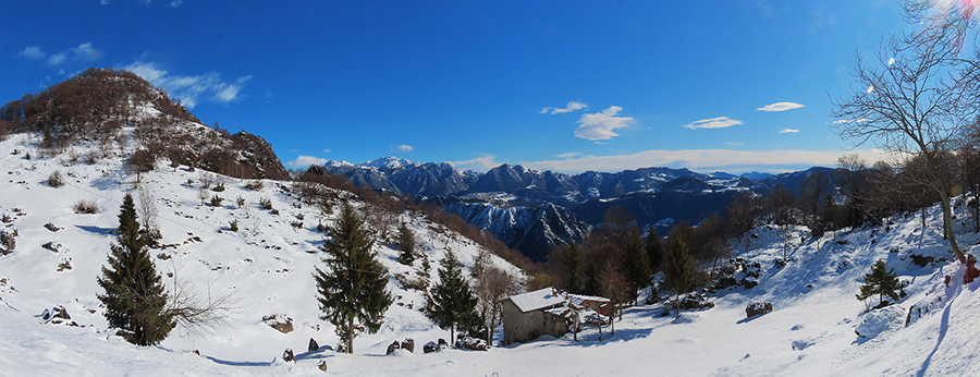 Bella radura prativa innevata alle pendici della cima del Monte Zucco
