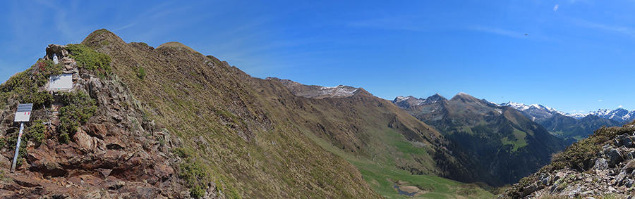 Dalla Forcella Rossa vista panoramica verso la regione di San Simone-Baita del Camoscio