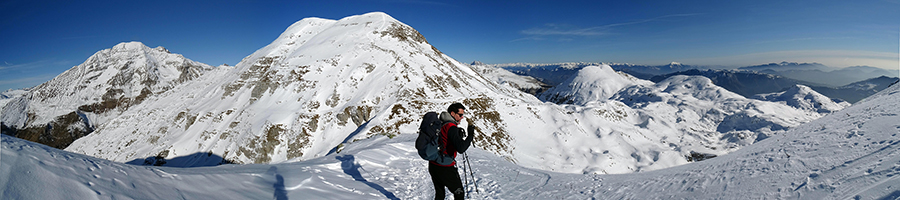 In ripida e ventosa discesa da Cima (2049 m) a Bocchetta di Grem (1976 m)