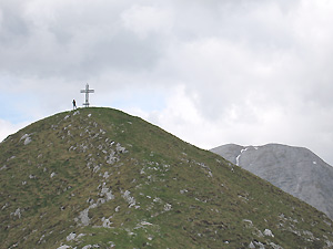 Ultimo tratto di salita alla vetta con la croce
