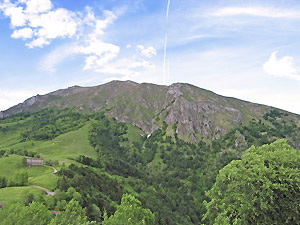Vista sul Grem e sul punto di partenza del sentiero
