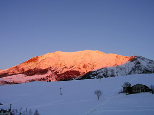 Tramonto invernale sul Grem innevato -   foto Paladino