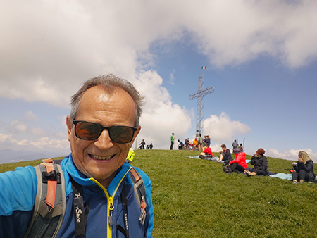 In LINZONE (1392 m) da Roncola il 9 maggio 2026 in solitaria ma incontrando tanti amici-FOTOGALLERY