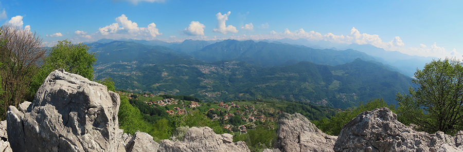 Vista panoramica su Roncola, Valle Imagna e Prealpi Orobie
