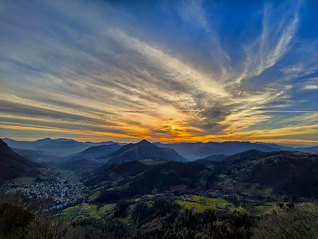 MONTE CASTELLO da Valpiana di Serina con spettacolare tramonto il 15 dicembre 2025 - FOTOGALLERY