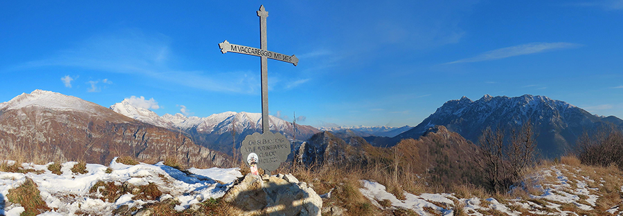 Alla nuova croce di vetta del Vaccareggio (1475 m) con bella vista in Menna-Arera-Foppazzi-Grem-Alben