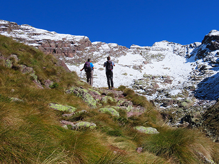 Lago di Pietra Quadra (2116 m)-prima neve in bella compagnia dalle Baite di Mezzeno-29sett25 - FOTOGALLERY