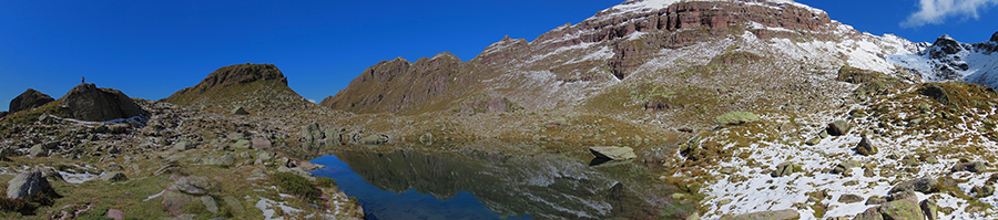 Lago di Pietra Quadra (2116 m) con Pietra Quadra (2356 m) in tutta la sua estensione
