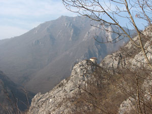 In vista della cappelletta di Petta