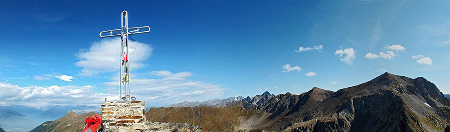 Dalla croce di vetta del Pizzo Zerna (2572 m.)