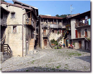 La Piazzetta di Catremerio di Sgarbui