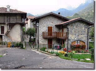 L'ingresso a Cerro Foppa dalla strada  carrozzabile